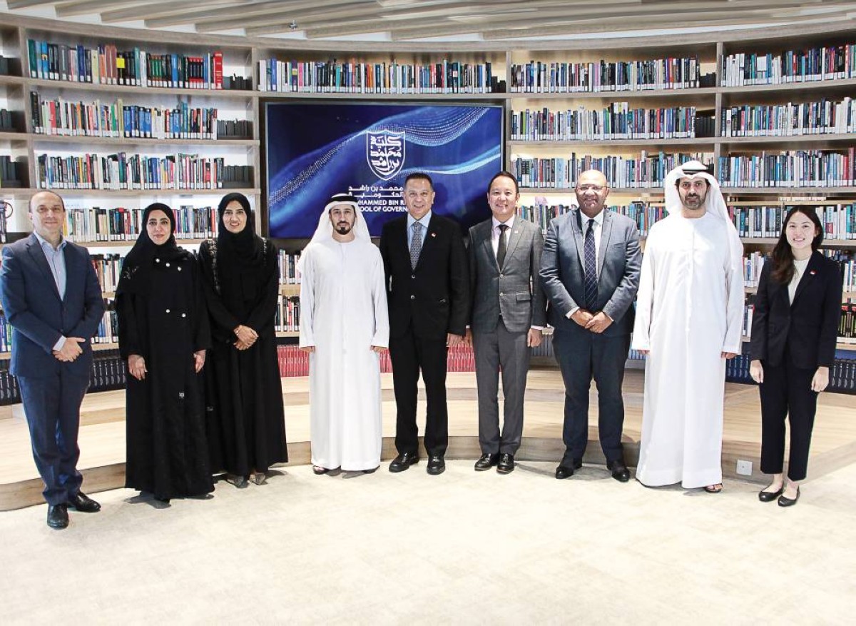 تبادل خبرات بين كليتي «محمد بن راشد للإدارة الحكومية» و«الخدمة المدنية» في سنغافورة