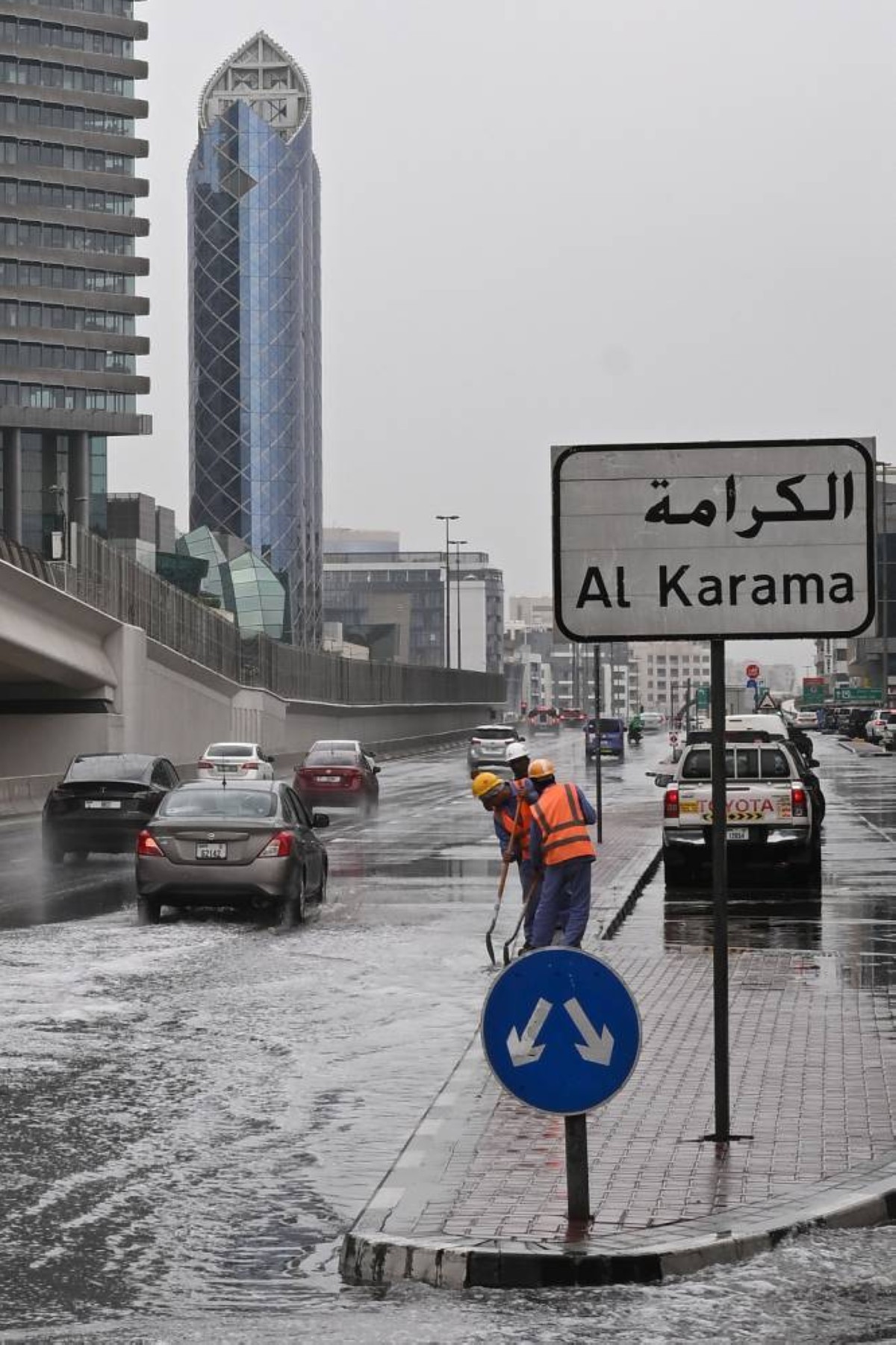 أمطار الخير تعم الإمارات وتوقعات باستمرار الحالة الجوية حتى الغد