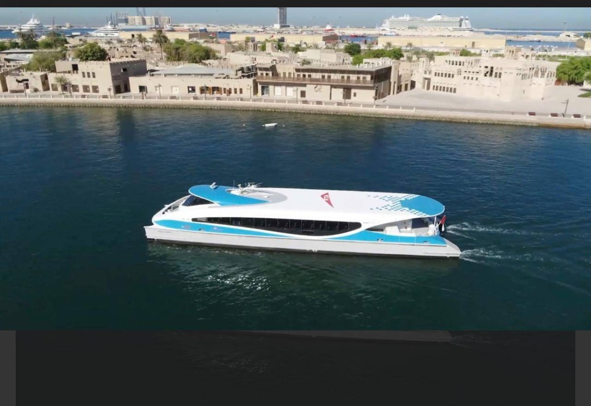 “طرق دبي” تعلق خدمة الفيري بين دبي والشارقة مؤقتاً بسبب الحالة الجوية