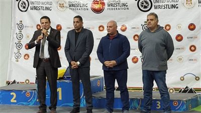 الاتحاد الدولي للمصارعة يكرم الحكم الدولي أحمد زكي رسميًا