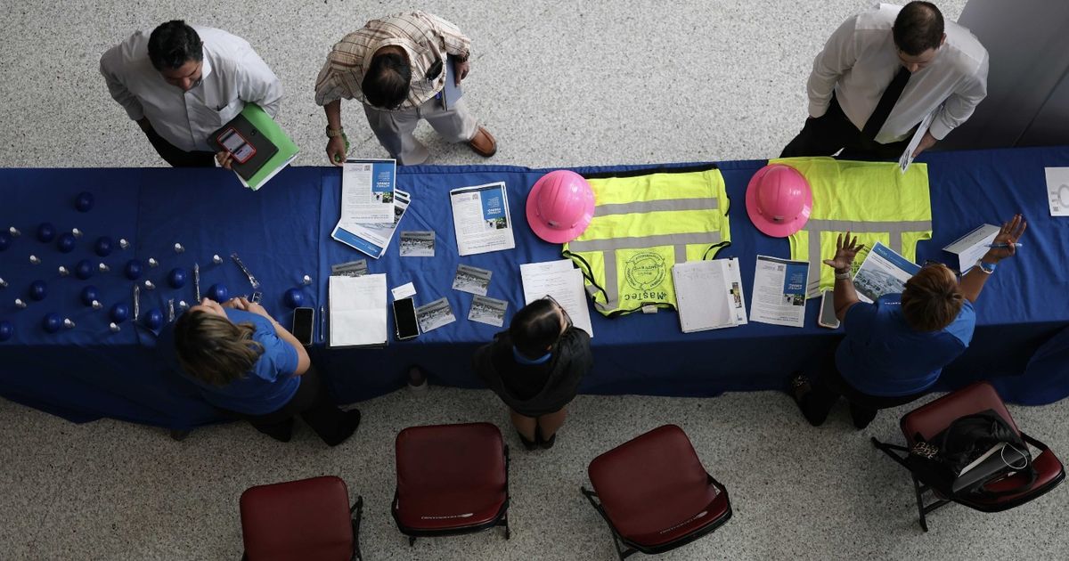 ADP: التوظيف بالشركات الأميركية يتراجع بأقوى وتيرة منذ 2023