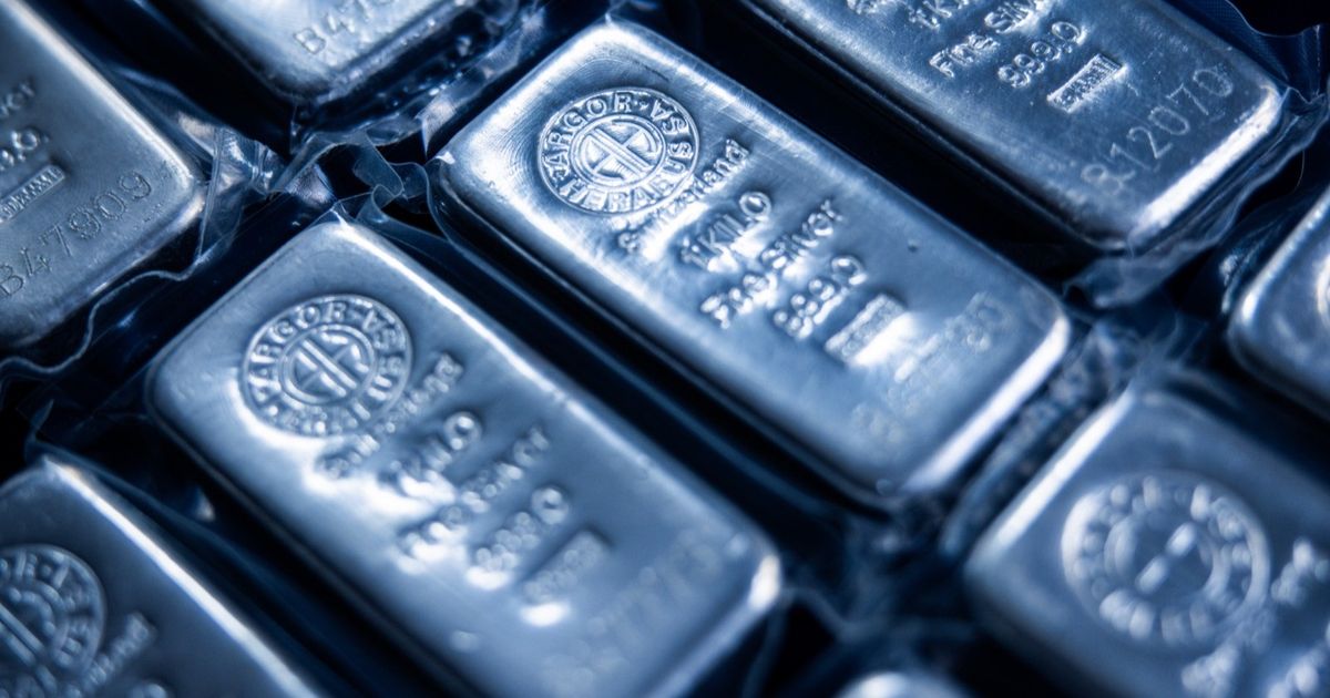 أسعار الفضة تمدد مكاسبها بعد تجاوزها 60 دولاراً للأونصة