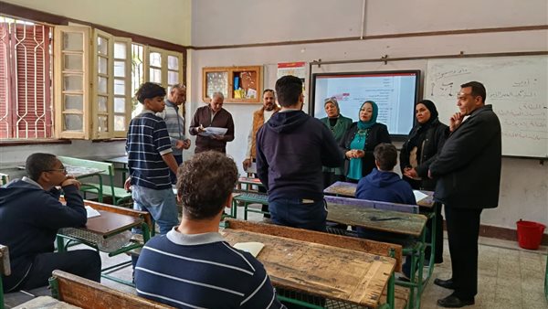وكيلة مديرية التعليم بالقاهرة تتفقد مدارس إدارة الزيتون