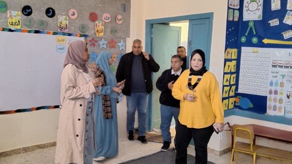 مدير تعليم مطروح تتفقد مدرستين وتتابع تنفيذ برنامج تنمية مهارات اللغة العربية