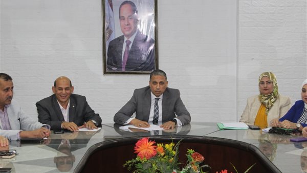 وكيل «تعليم الجيزة» يجتمع بمديري الإدارات.. ويصدر 5 توجيهات