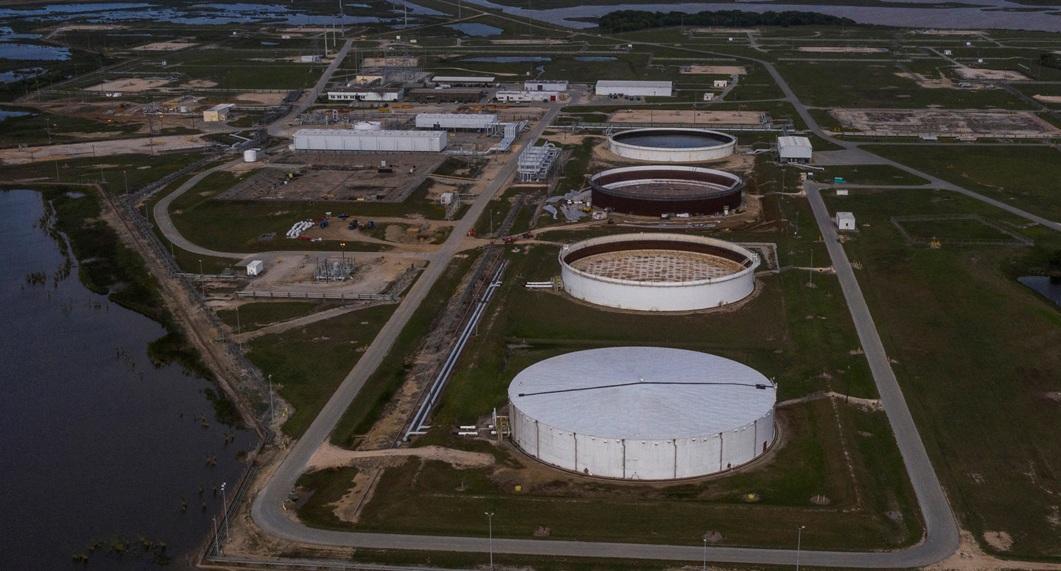 النفط يقفز 1.5% بعد قرار أوبك+ إبقاء مستويات الإنتاج دون تغيير