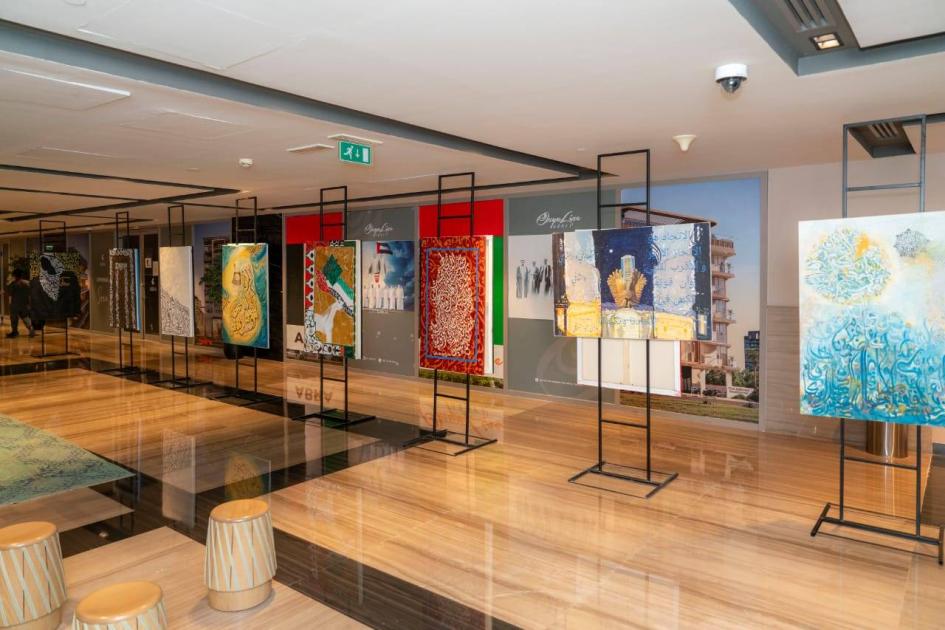 54 لوحة تتغنى بأمجاد الإمارات