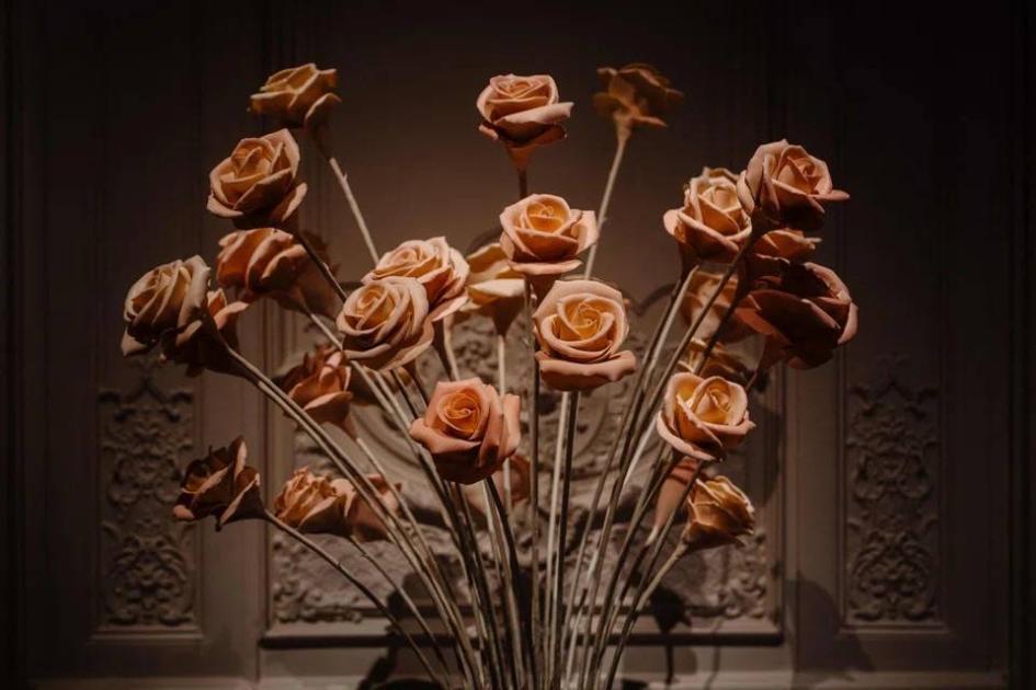 قطع فنية من الشوكولاتة في مزاد خيري