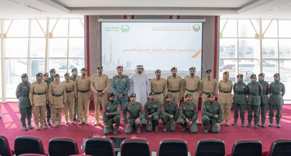 شرطة دبي تخرج 25 منتسباً لدورة السلامة من الحرائق