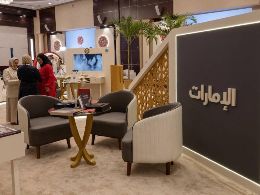 الإمارات توثق مسيرتها عبر جناحها في المركز الإعلامي للقمة