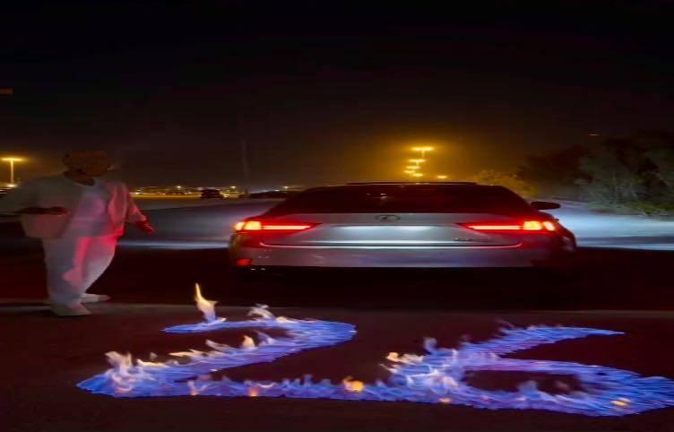 شرطة دبي تضبط شاباً احتفل بعيد ميلاده بإشعال النار على شارع عام (فيديو)