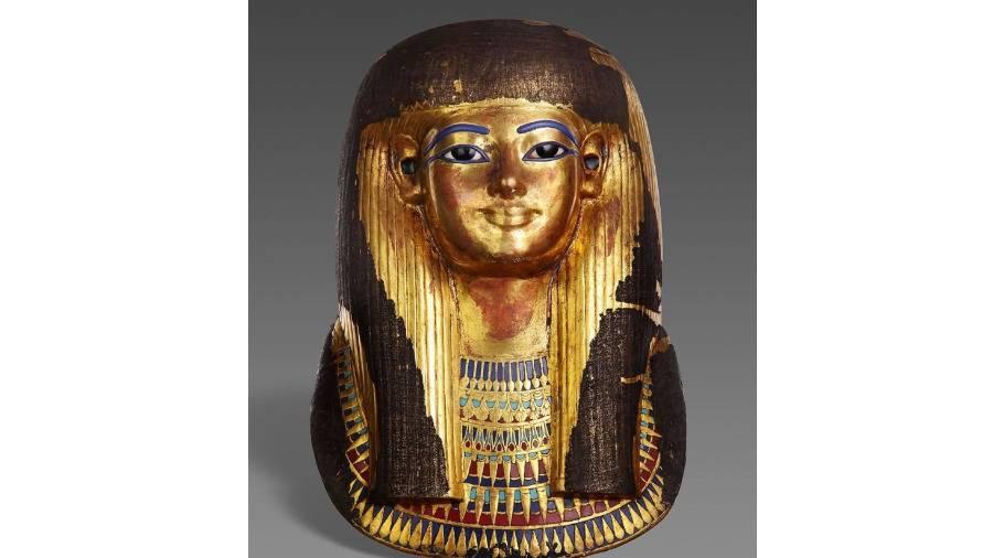 تويا «أم الملكة» تجذب زوار المتحف المصري