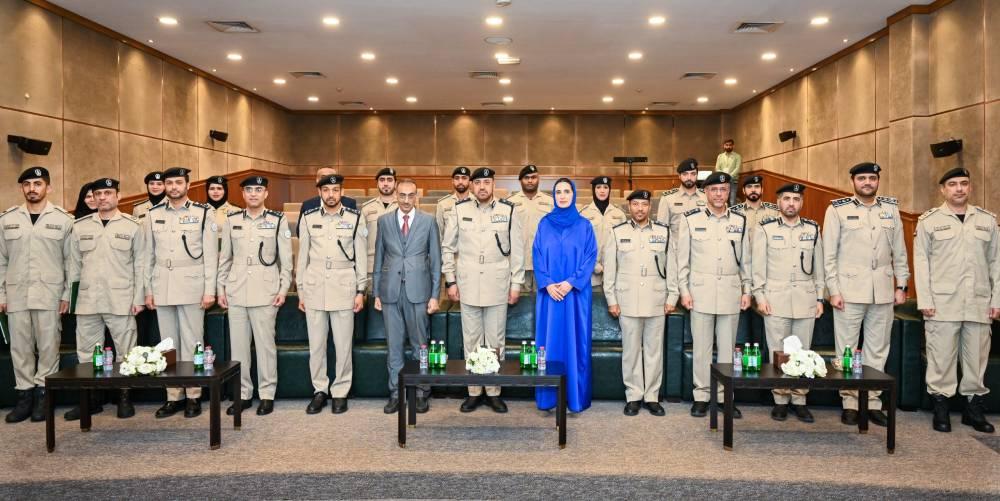 الشرطة وجامعة الشارقة تحتفيان بخريجي «البصمات الجنائية»