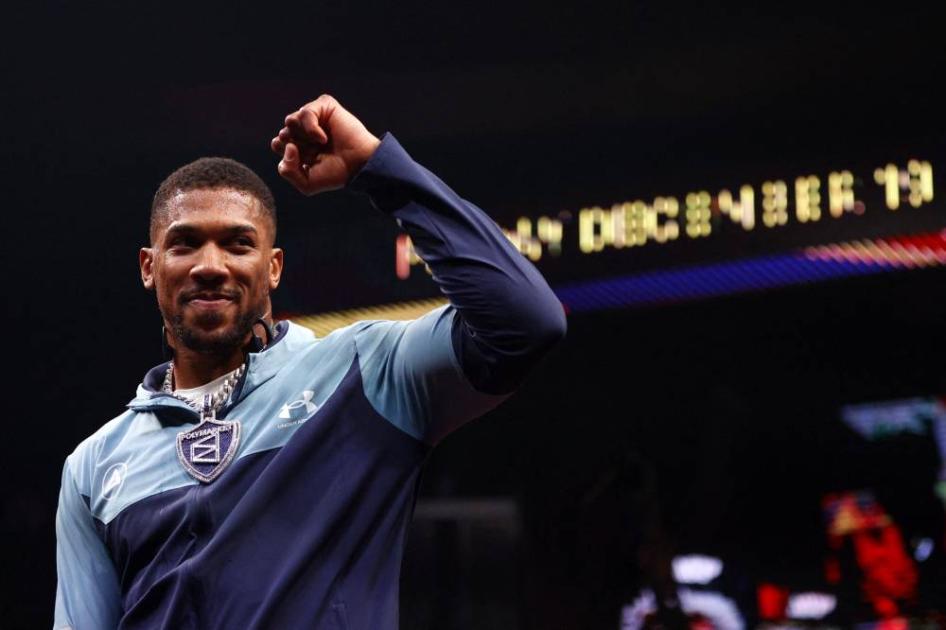 كل العيون على جوشوا قبل مواجهة اليوتيوبر