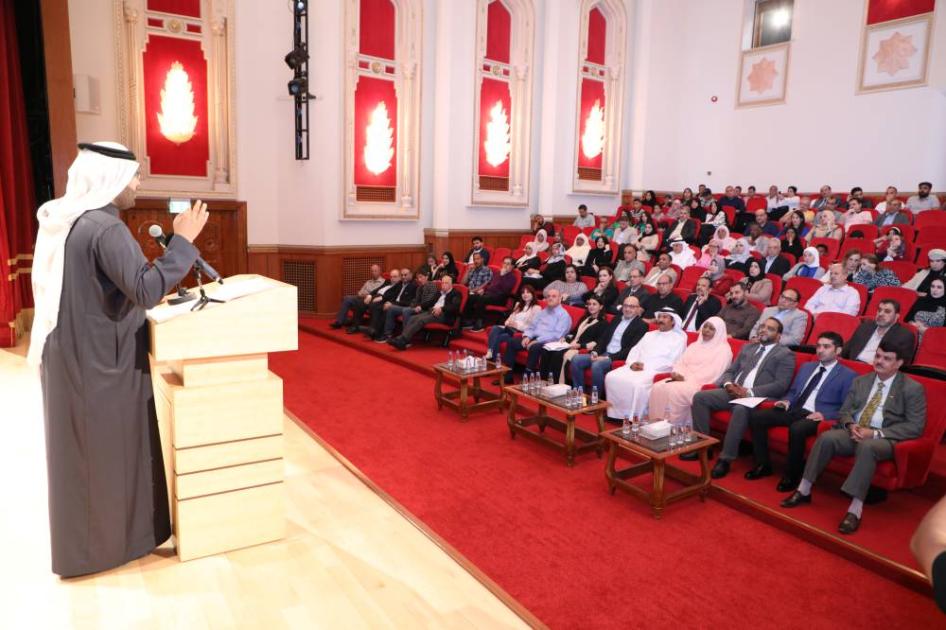 قصائد تتغنى بلغة الضاد في بيت الشعر