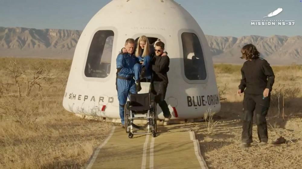 أول رحلة إلى الفضاء لشخص مقعد يستخدم الكرسي المتحرك