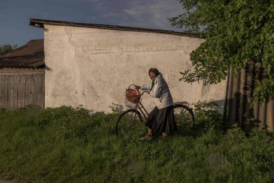 وسائل إعلام: القوات الروسية تقتاد قرويين أوكرانيين عبر الحدود