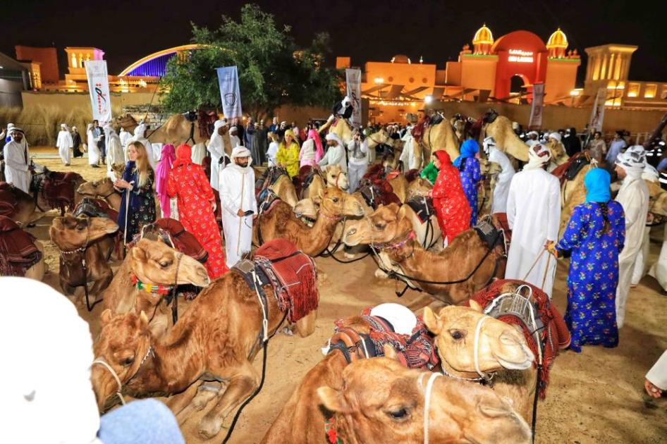 دبي تستقبل رحلة الهجن بالزعفران والبخور