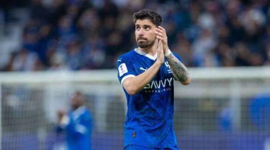 هل ترحل القطعة الأهم في تشكيلة الهلال السعودي؟