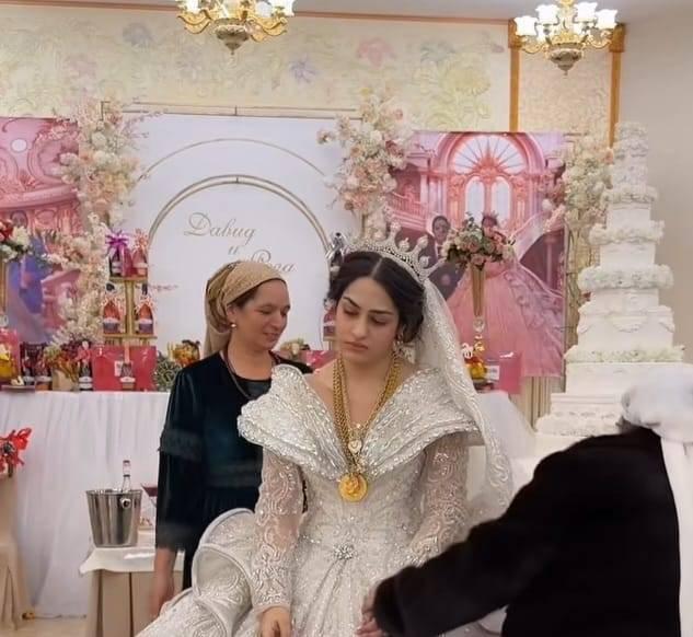 عروس تركمانية بملامح جادة تثير جدلاً واسعاً