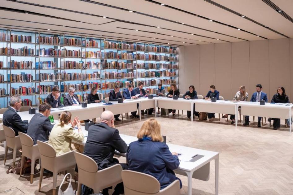 17 دبلوماسياً أوروبياً يبحثون التعاون مع «علاقات الشارقة»