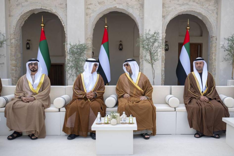 منصور بن زايد يشهد العرس الجماعي لأبناء مدينة أبوظبي في قصر الحصن (فيديو)