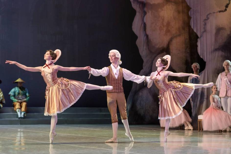 فاليري فورونين: «كسارة البندق» هدية شتوية لجمهور الإمارات