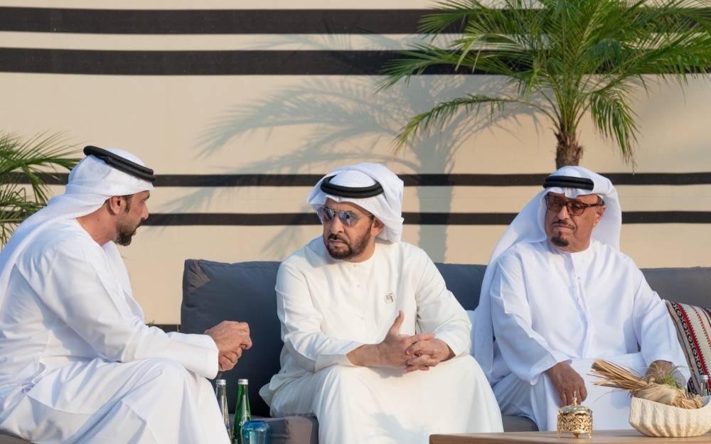 حمدان بن زايد يتفقد مهرجان ليوا الدولي ويطلع على الفعاليات الثقافية والرياضية