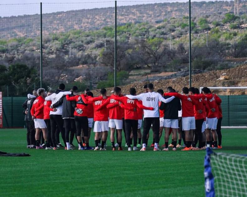 مفاجآت في التشكيل.. حسام حسن يدفع بـ«شوبير» وخمسة مدافعين أمام أنجولا