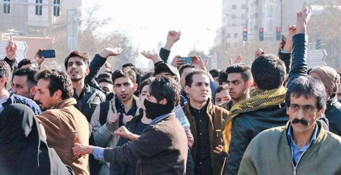 الرئيس الإيراني: يجب الإنصات لمطالب المحتجين على الوضع الاقتصادي