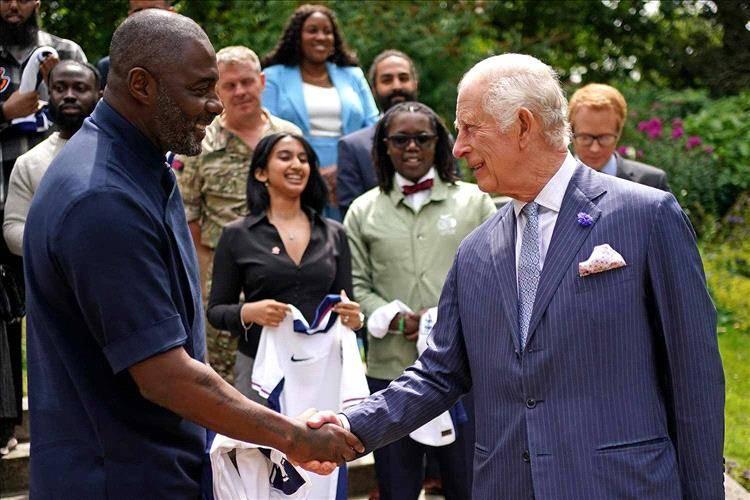 تشارلز يكرّم ألف شخصية بريطانية في مجالات متعددة