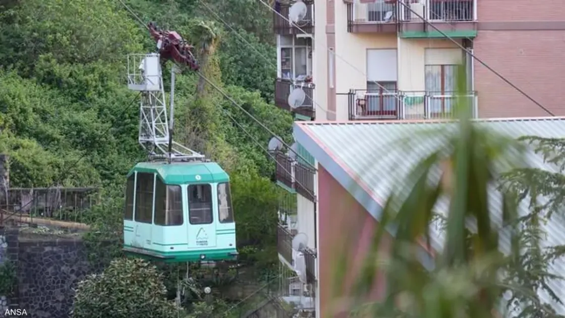 حادث تليفريك يصيب أربعة أشخاص في إيطاليا (فيديو)
