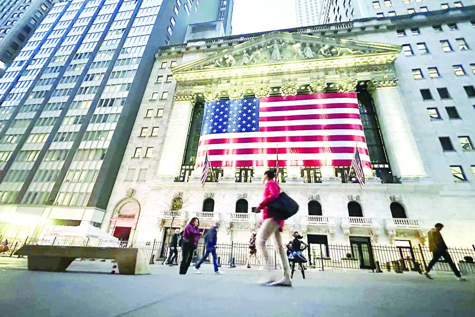 الأسهم العالمية.. تحولات في قيادة القطاعات وتقلبات مستمرة في 2025