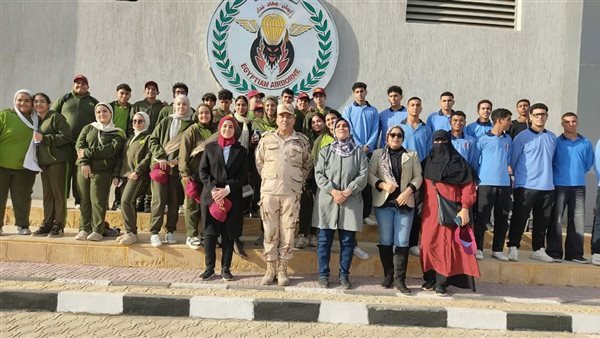 تعليم القاهرة ينظم زيارة ميدانية لقيادة قوات المظلات
