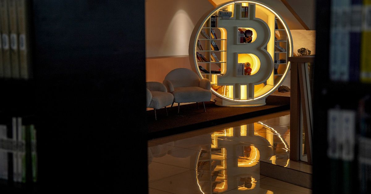 سحب قياسي من صندوق “بتكوين” من “بلاك روك” بـ2.7 مليار دولار