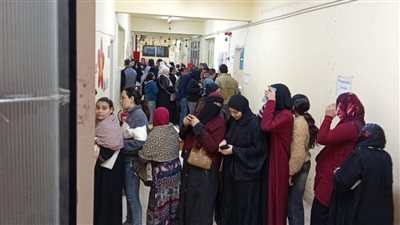 السيدات يتصدرن الطوابير.. إقبال كثيف في الخنكا على جولة الإعادة للمرحلة الثانية لمجلس النواب