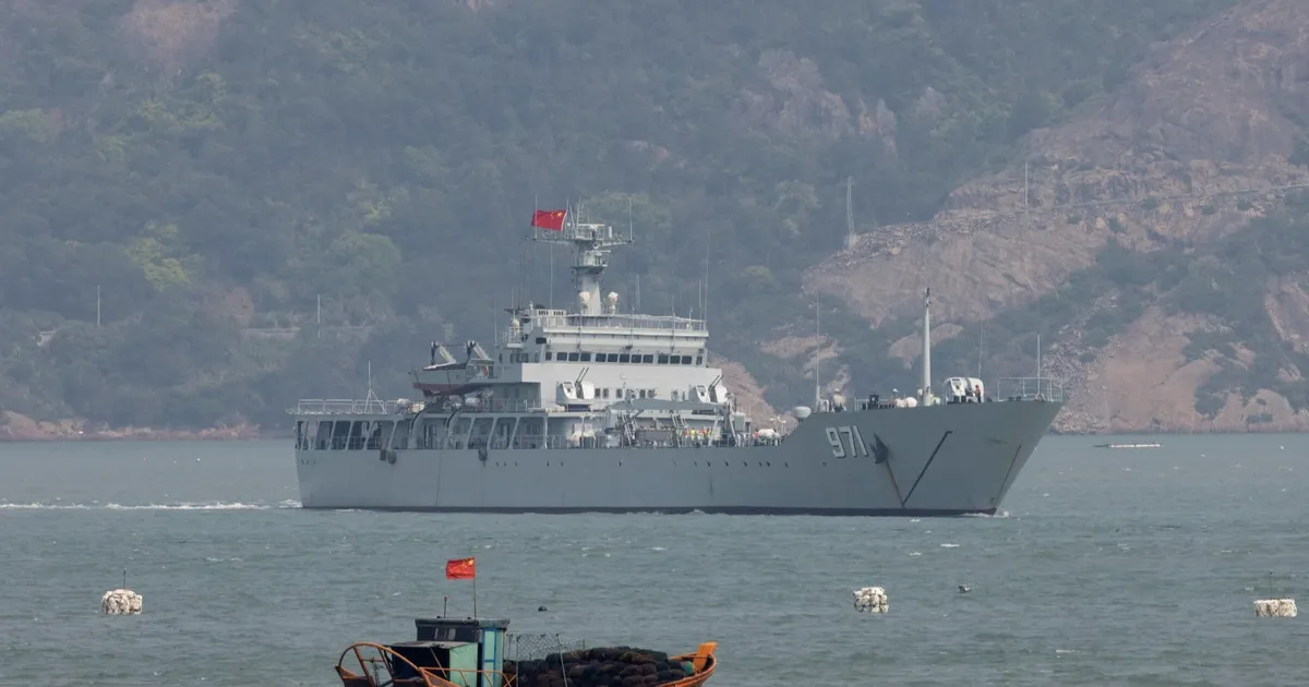 الصين تحشد 100 سفينة عسكرية بمياه شرق آسيا في استعراض للقوة