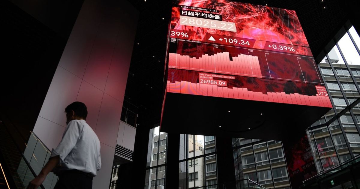 أسواق الأسهم تكافح بحثاً عن الزخم قبيل بيانات اقتصادية أميركية