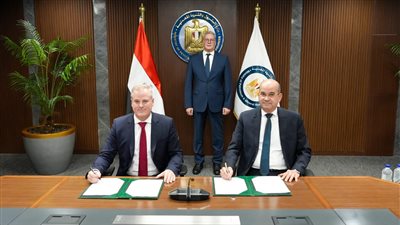 أول مشروع من نوعه في مصر .. وزير البترول والثروة المعدنية يشهد توقيع عقد رخصة إنتاج وقود الطائرات المستدام