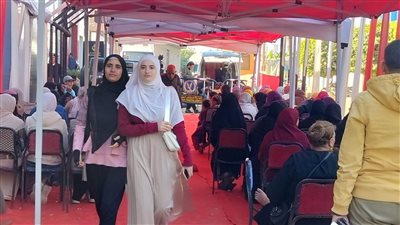 السيدات يتصدرن المشهد الانتخابي أمام مدرسة الناصرية بالفتح في أسيوط