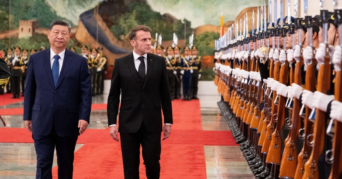 ماكرون يحذر من موت صناعة أوروبا ويطالب الصين بإنقاذ الموقف