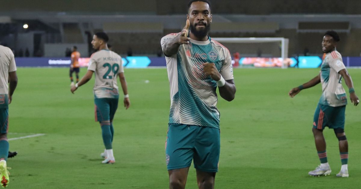 إيفان توني يسجل هدفه السادس ويمنح التقدم للأهلي ضد الفيحاء