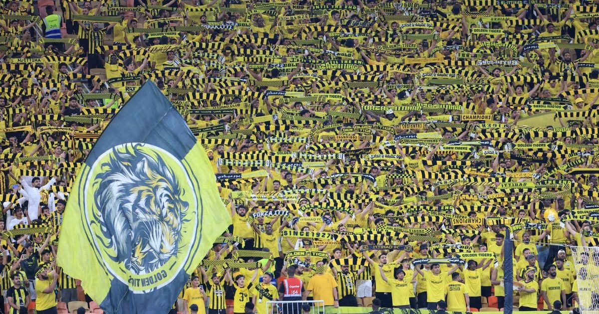 غرامة ضخمة وحرمان الاتحاد من مشجعيه بسبب لافتة “ديربي جدة”