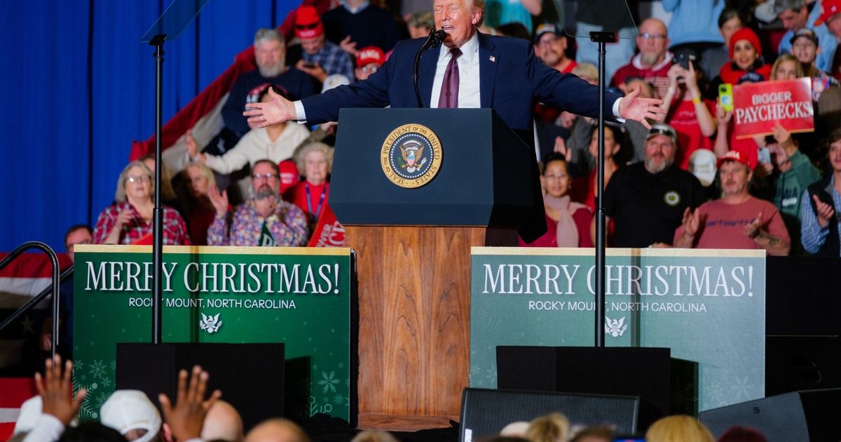 ترمب: على رئيس الفيدرالي خفض الفائدة إذا كان أداء السوق جيداً