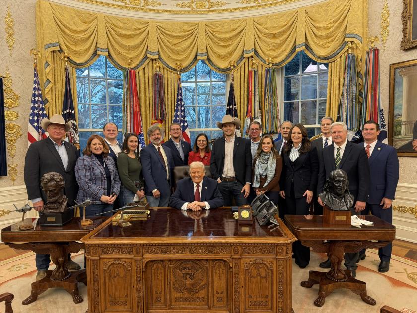 ترامب يهدد المكسيك وكندا ودول آسيوية برسوم جديدة