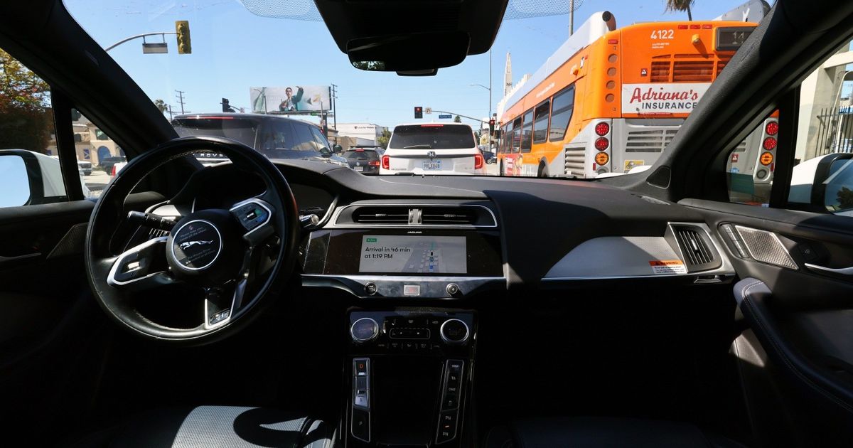 أبوظبي أول محطة لـ”مرسيدس” في عالم الروبوتاكسي