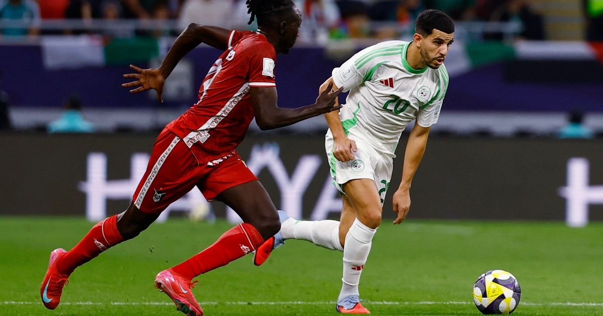 الجزائر تستهل حملة الدفاع عن لقب كأس العرب بتعادل مع السودان