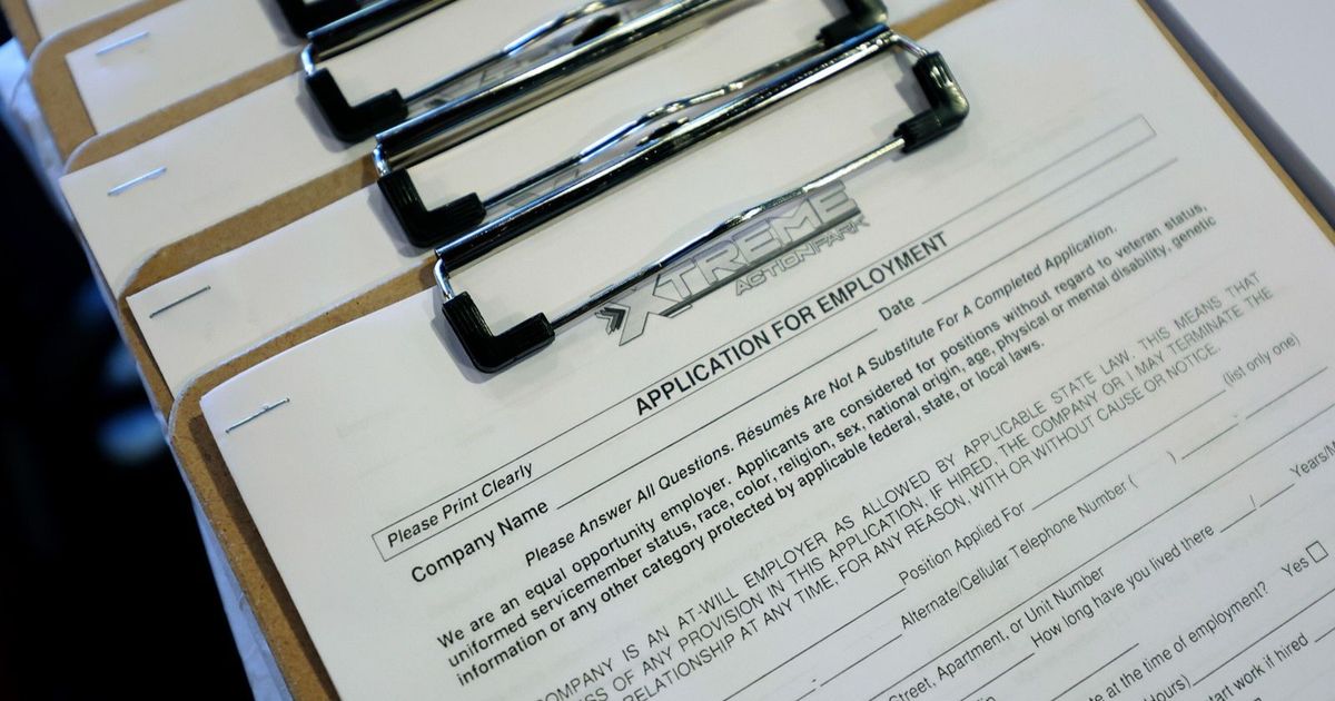 طلبات إعانة البطالة الأميركية الأسبوعية تسجل أقوى ارتفاع منذ 2020