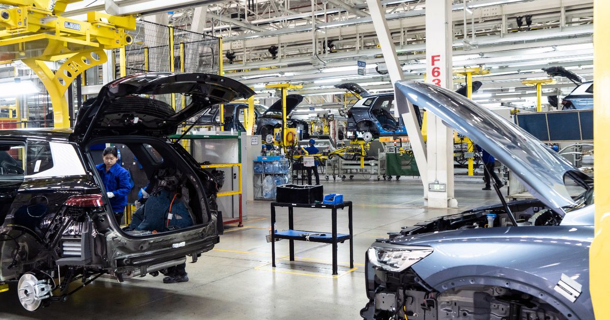 أرباح الشركات الصناعية الصينية تتهاوى في نوفمبر وسط ضعف الطلب