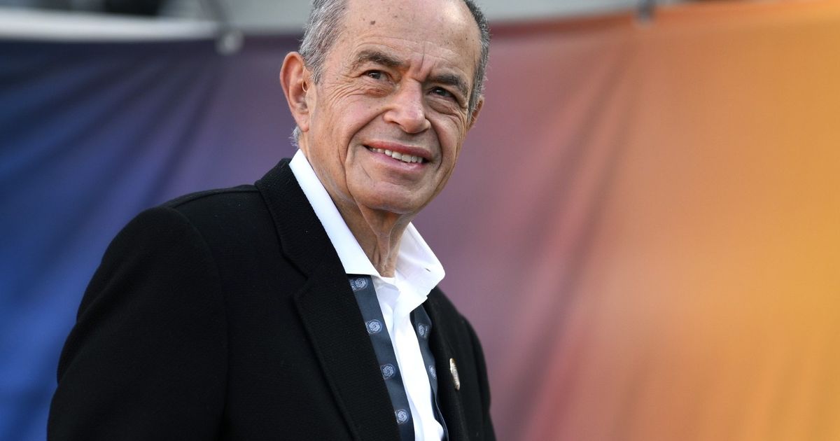 الملياردير محمد منصور ينقل مقر إقامته من بريطانيا إلى مصر